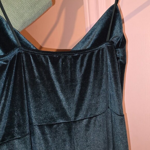 Lulu's velvet jumpsuits - Picture 6 of 6